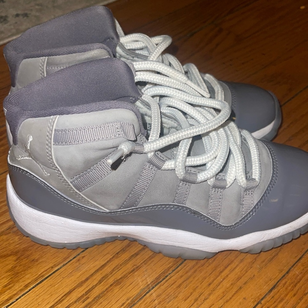 Jordan 11 retro cool grey 4y